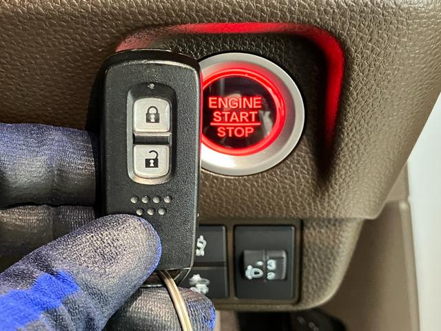 N−WGNGホンダセンシング ナビ スマートキー レーダークルコンフロントワイドビューカメラ(ホンダセンシング) ナビ Bluetooth USB ETC レーダークルーズコントロール オートライト オートエアコン スマートキー 電動格納式ドアミラー(滋賀県)の中古車