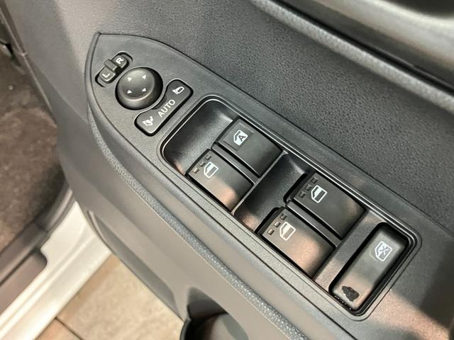 タントＸ　両側電動スライドドア　シートヒーター　届出済未使用車衝突被害軽減ブレーキ　コーナーセンサー　バックカメラ（ナビ装着時用）　両側電動スライドドア　前席シートヒーター　電動パーキングブレーキ　ＬＥＤ　オートライト　オートエアコン　スマートキー　エコアイドル（滋賀県）の中古車