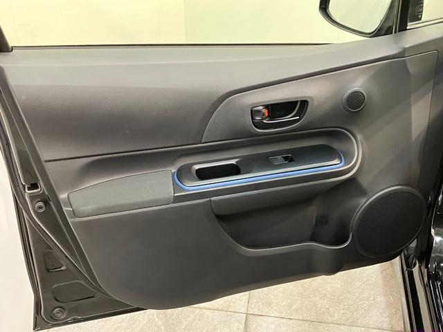 アクアＳ　フルセグナビ　バックカメラ　前後ドラレコ　車検整備付フルセグナビ　バックカメラ　ＥＴＣ　前後ドラレコ　ＤＶＤ　ＵＳＢ　オートライト　オートエアコン　スマートキー　電動格納式ミラー　ハイブリッド車（滋賀県）の中古車