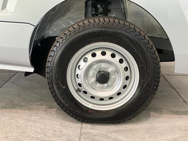 ハイゼットトラックスタンダード　５ＭＴ　パートタイム４ＷＤ　届出済未使用車衝突被害軽減ブレーキ　コーナーセンサー　パートタイム４ＷＤ　ＡＭ／ＦＭラジオ　マニュアルエアコン　マニュアルレベリング　オートライト（滋賀県）の中古車