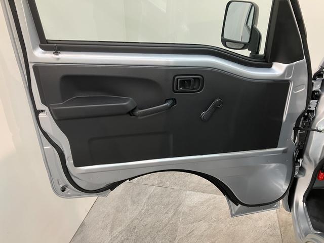 ハイゼットトラックスタンダード　５ＭＴ　パートタイム４ＷＤ　届出済未使用車衝突被害軽減ブレーキ　コーナーセンサー　パートタイム４ＷＤ　ＡＭ／ＦＭラジオ　マニュアルエアコン　マニュアルレベリング　オートライト（滋賀県）の中古車