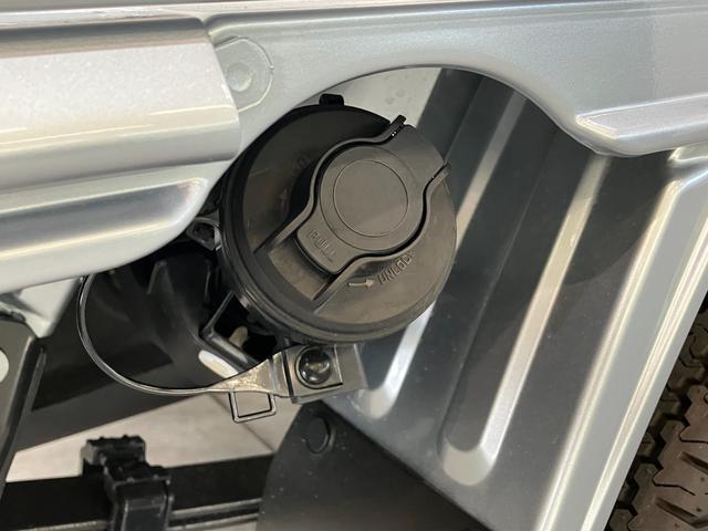 ハイゼットトラックスタンダード　５ＭＴ　パートタイム４ＷＤ　届出済未使用車衝突被害軽減ブレーキ　コーナーセンサー　パートタイム４ＷＤ　ＡＭ／ＦＭラジオ　マニュアルエアコン　マニュアルレベリング　オートライト（滋賀県）の中古車