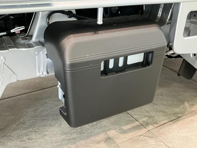 ハイゼットトラックスタンダード　５ＭＴ　パートタイム４ＷＤ　届出済未使用車衝突被害軽減ブレーキ　コーナーセンサー　パートタイム４ＷＤ　ＡＭ／ＦＭラジオ　マニュアルエアコン　マニュアルレベリング　オートライト（滋賀県）の中古車