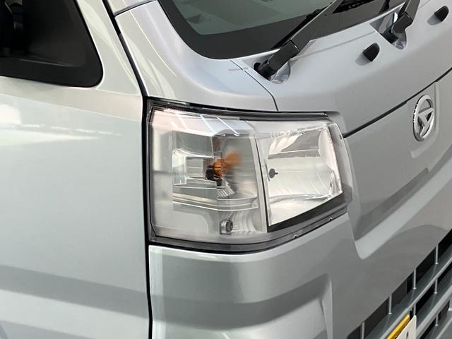 ハイゼットトラックスタンダード　５ＭＴ　パートタイム４ＷＤ　届出済未使用車衝突被害軽減ブレーキ　コーナーセンサー　パートタイム４ＷＤ　ＡＭ／ＦＭラジオ　マニュアルエアコン　マニュアルレベリング　オートライト（滋賀県）の中古車