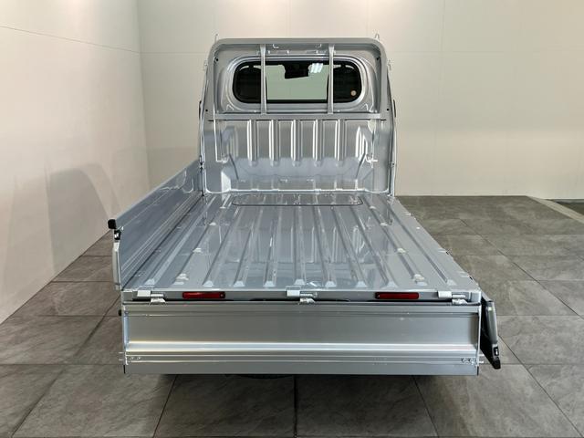 ハイゼットトラックスタンダード　５ＭＴ　パートタイム４ＷＤ　届出済未使用車衝突被害軽減ブレーキ　コーナーセンサー　パートタイム４ＷＤ　ＡＭ／ＦＭラジオ　マニュアルエアコン　マニュアルレベリング　オートライト（滋賀県）の中古車