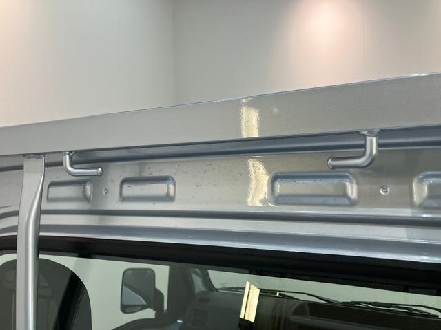 ハイゼットトラックスタンダード　５ＭＴ　パートタイム４ＷＤ　届出済未使用車衝突被害軽減ブレーキ　コーナーセンサー　パートタイム４ＷＤ　ＡＭ／ＦＭラジオ　マニュアルエアコン　マニュアルレベリング　オートライト（滋賀県）の中古車