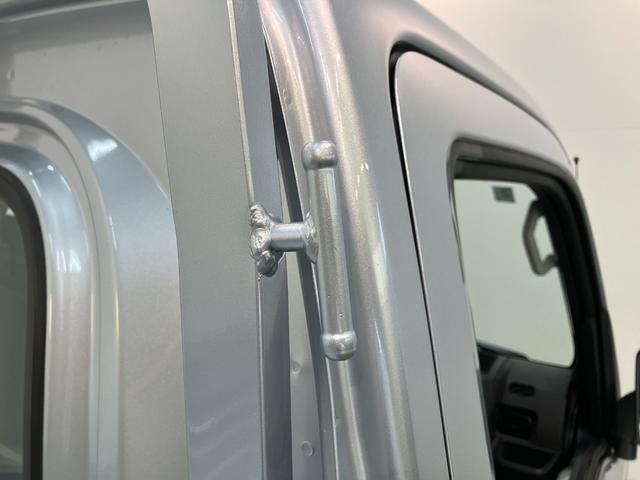 ハイゼットトラックスタンダード　５ＭＴ　パートタイム４ＷＤ　届出済未使用車衝突被害軽減ブレーキ　コーナーセンサー　パートタイム４ＷＤ　ＡＭ／ＦＭラジオ　マニュアルエアコン　マニュアルレベリング　オートライト（滋賀県）の中古車