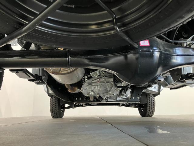 ハイゼットトラックスタンダード　５ＭＴ　パートタイム４ＷＤ　届出済未使用車衝突被害軽減ブレーキ　コーナーセンサー　パートタイム４ＷＤ　ＡＭ／ＦＭラジオ　マニュアルエアコン　マニュアルレベリング　オートライト（滋賀県）の中古車