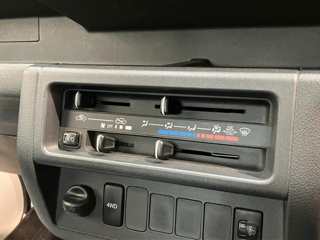 ハイゼットトラックスタンダード　５ＭＴ　４ＷＤ　キーレス　パワーウインドウパートタイム４ＷＤ　ＡＭ／ＦＭラジオ　マニュアルエアコン　マニュアルレベリング　キーレスエントリー　パワーウインドウ　５速マニュアルミッション車　タイヤ４本新品交換済み（滋賀県）の中古車