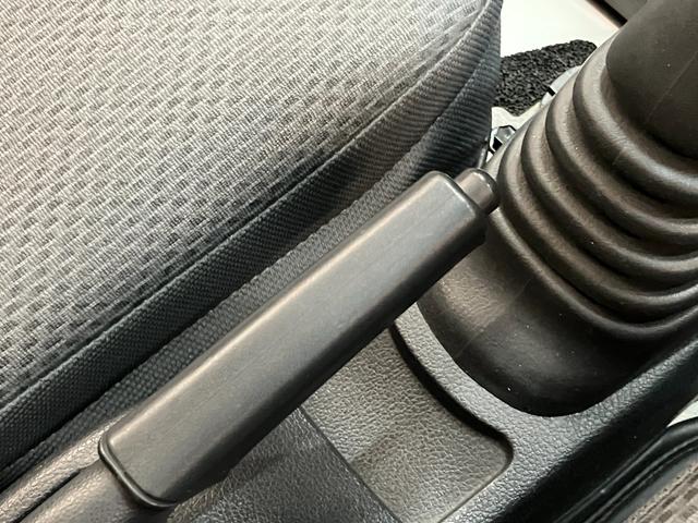 ハイゼットトラックスタンダード　５ＭＴ　４ＷＤ　キーレス　パワーウインドウパートタイム４ＷＤ　ＡＭ／ＦＭラジオ　マニュアルエアコン　マニュアルレベリング　キーレスエントリー　パワーウインドウ　５速マニュアルミッション車　タイヤ４本新品交換済み（滋賀県）の中古車