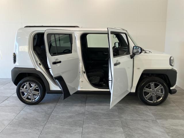 タフトＧダーククロムベンチャー　レーダークルコン　届出済未使用車衝突被害軽減ブレーキ　コーナーセンサー　バックカメラ（ナビ装着時用）　前席シートヒーター　スカイフィールトップ　ＬＥＤ　レーダークルーズコントロール　オートエアコン　スマートキー　エコアイドル（滋賀県）の中古車