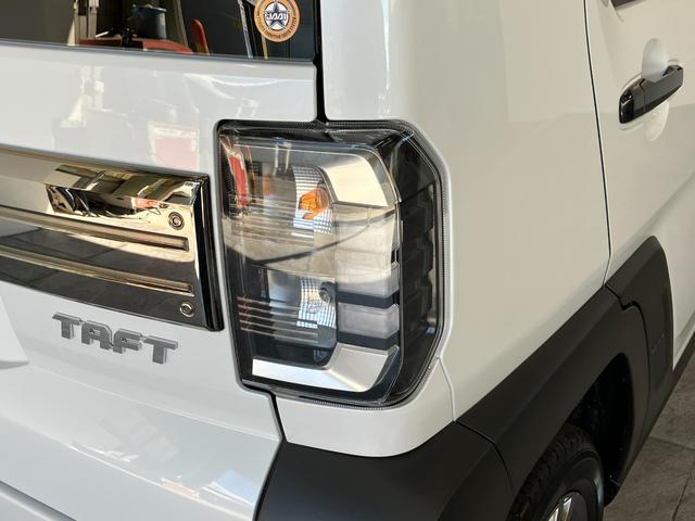 タフトＧダーククロムベンチャー　レーダークルコン　届出済未使用車衝突被害軽減ブレーキ　コーナーセンサー　バックカメラ（ナビ装着時用）　前席シートヒーター　スカイフィールトップ　ＬＥＤ　レーダークルーズコントロール　オートエアコン　スマートキー　エコアイドル（滋賀県）の中古車