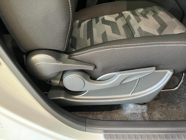 タフトＧダーククロムベンチャー　レーダークルコン　届出済未使用車衝突被害軽減ブレーキ　コーナーセンサー　バックカメラ（ナビ装着時用）　前席シートヒーター　スカイフィールトップ　ＬＥＤ　レーダークルーズコントロール　オートエアコン　スマートキー　エコアイドル（滋賀県）の中古車