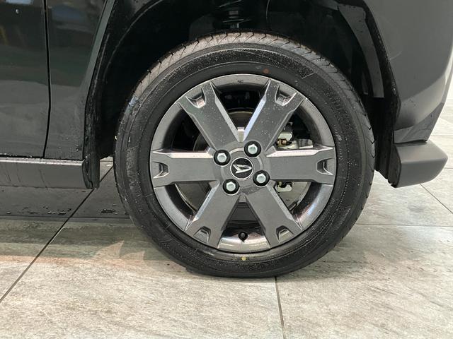 タフトＧダーククロムベンチャー　レーダークルコン　届出済未使用車衝突被害軽減ブレーキ　コーナーセンサー　バックカメラ（ナビ装着時用）　前席シートヒーター　スカイフィールトップ　レーダークルーズコントロール　ＬＥＤ　オートライト　オートエアコン　スマートキー（滋賀県）の中古車