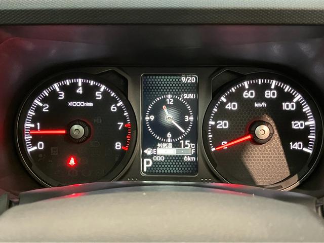 タフトＧダーククロムベンチャー　レーダークルコン　届出済未使用車衝突被害軽減ブレーキ　コーナーセンサー　バックカメラ（ナビ装着時用）　前席シートヒーター　スカイフィールトップ　レーダークルーズコントロール　ＬＥＤ　オートライト　オートエアコン　スマートキー（滋賀県）の中古車