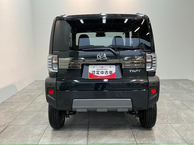 タフトＧダーククロムベンチャー　レーダークルコン　届出済未使用車衝突被害軽減ブレーキ　コーナーセンサー　バックカメラ（ナビ装着時用）　前席シートヒーター　スカイフィールトップ　レーダークルーズコントロール　ＬＥＤ　オートライト　オートエアコン　スマートキー（滋賀県）の中古車