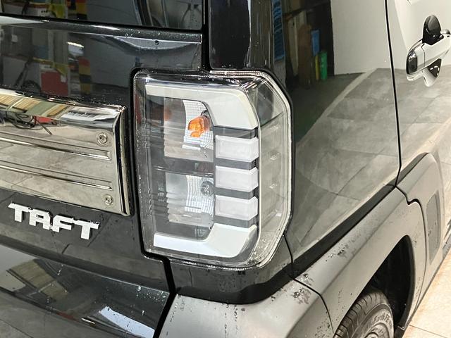 タフトＧダーククロムベンチャー　レーダークルコン　届出済未使用車衝突被害軽減ブレーキ　コーナーセンサー　バックカメラ（ナビ装着時用）　前席シートヒーター　スカイフィールトップ　レーダークルーズコントロール　ＬＥＤ　オートライト　オートエアコン　スマートキー（滋賀県）の中古車