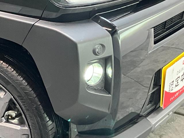 タフトＧダーククロムベンチャー　レーダークルコン　届出済未使用車衝突被害軽減ブレーキ　コーナーセンサー　バックカメラ（ナビ装着時用）　前席シートヒーター　スカイフィールトップ　レーダークルーズコントロール　ＬＥＤ　オートライト　オートエアコン　スマートキー（滋賀県）の中古車