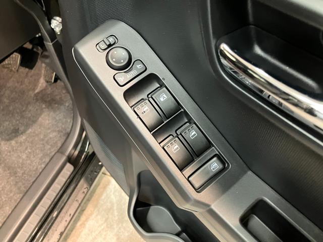 タフトＧダーククロムベンチャー　レーダークルコン　届出済未使用車衝突被害軽減ブレーキ　コーナーセンサー　バックカメラ（ナビ装着時用）　前席シートヒーター　スカイフィールトップ　レーダークルーズコントロール　ＬＥＤ　オートライト　オートエアコン　スマートキー（滋賀県）の中古車