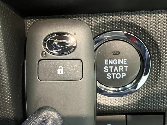 タフトＧダーククロムベンチャー　レーダークルコン　届出済未使用車衝突被害軽減ブレーキ　コーナーセンサー　バックカメラ（ナビ装着時用）　前席シートヒーター　スカイフィールトップ　レーダークルーズコントロール　ＬＥＤ　オートライト　オートエアコン　スマートキー（滋賀県）の中古車