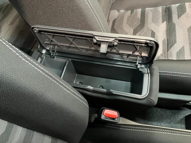 タフトＧダーククロムベンチャー　レーダークルコン　届出済未使用車衝突被害軽減ブレーキ　コーナーセンサー　バックカメラ（ナビ装着時用）　前席シートヒーター　スカイフィールトップ　レーダークルーズコントロール　ＬＥＤ　オートライト　オートエアコン　スマートキー（滋賀県）の中古車