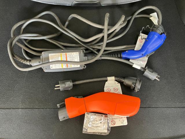 プリウスＰＨＶＳ　ＧＲスポーツ　９型ナビ　バックカメラ　ドラレコトヨタセーフティセンス　９型フルセグナビ　バックカメラ　ドラレコ　ＥＴＣ　ＤＶＤ再生　Ｂｌｕｅｔｏｏｔｈ　ＵＳＢ　シートヒーター　レーダークルーズコントロール　ＬＥＤ　オートライト　充電ケーブル（滋賀県）の中古車