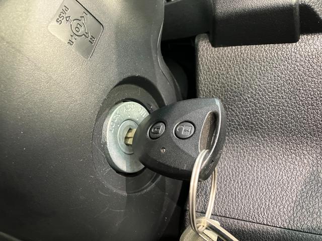 ハイゼットカーゴＤＸ　パートタイム４ＷＤ　ＣＶＴ　コーナーセンサー　キーレス衝突被害軽減ブレーキ　スマアシ　コーナーセンサー　キーレス　前席パワーウインドウ　ＡＭ／ＦＭステレオ　両側スライドドア　パートタイム４ＷＤ　ＣＶＴ車　オートライト（滋賀県）の中古車