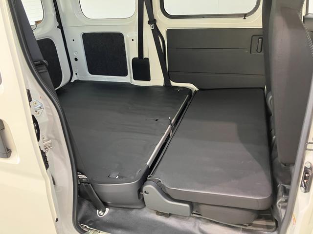 ハイゼットカーゴＤＸ　パートタイム４ＷＤ　ＣＶＴ　コーナーセンサー　キーレス衝突被害軽減ブレーキ　スマアシ　コーナーセンサー　キーレス　前席パワーウインドウ　ＡＭ／ＦＭステレオ　両側スライドドア　パートタイム４ＷＤ　ＣＶＴ車　オートライト（滋賀県）の中古車