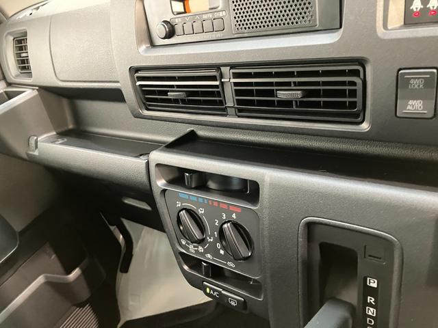 ハイゼットカーゴＤＸ　パートタイム４ＷＤ　ＣＶＴ　コーナーセンサー　キーレス衝突被害軽減ブレーキ　スマアシ　コーナーセンサー　キーレス　前席パワーウインドウ　ＡＭ／ＦＭステレオ　両側スライドドア　パートタイム４ＷＤ　ＣＶＴ車　オートライト（滋賀県）の中古車