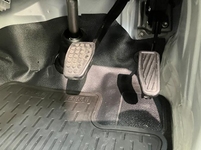 ハイゼットカーゴＤＸ　パートタイム４ＷＤ　ＣＶＴ　コーナーセンサー　キーレス衝突被害軽減ブレーキ　スマアシ　コーナーセンサー　キーレス　前席パワーウインドウ　ＡＭ／ＦＭステレオ　両側スライドドア　パートタイム４ＷＤ　ＣＶＴ車　オートライト（滋賀県）の中古車