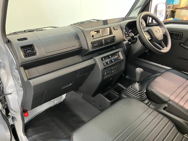 ハイゼットトラックスタンダード　５ＭＴ　パートタイム４ＷＤ　届出済未使用車衝突被害軽減ブレーキ　コーナーセンサー　パートタイム４ＷＤ　ＡＭ／ＦＭラジオ　マニュアルエアコン　マニュアルレベリング　オートライト（滋賀県）の中古車
