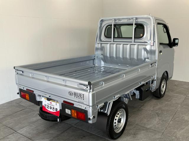 ハイゼットトラックスタンダード　５ＭＴ　パートタイム４ＷＤ　届出済未使用車衝突被害軽減ブレーキ　コーナーセンサー　パートタイム４ＷＤ　ＡＭ／ＦＭラジオ　マニュアルエアコン　マニュアルレベリング　オートライト（滋賀県）の中古車