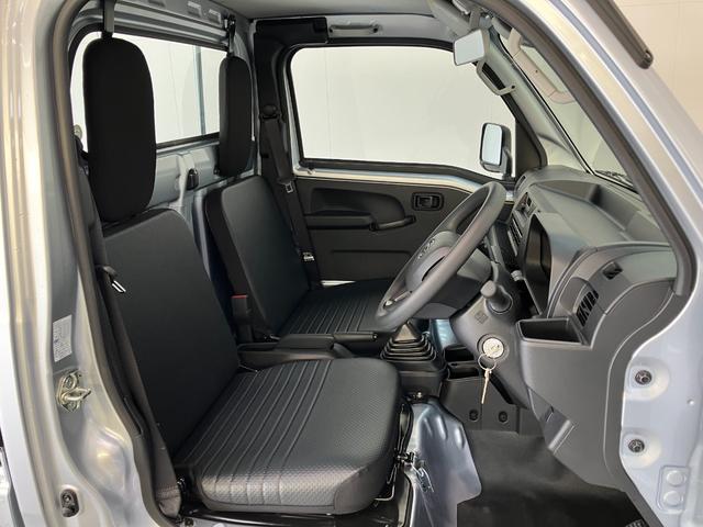 ハイゼットトラックスタンダード　５ＭＴ　パートタイム４ＷＤ　届出済未使用車衝突被害軽減ブレーキ　コーナーセンサー　パートタイム４ＷＤ　ＡＭ／ＦＭラジオ　マニュアルエアコン　マニュアルレベリング　オートライト（滋賀県）の中古車