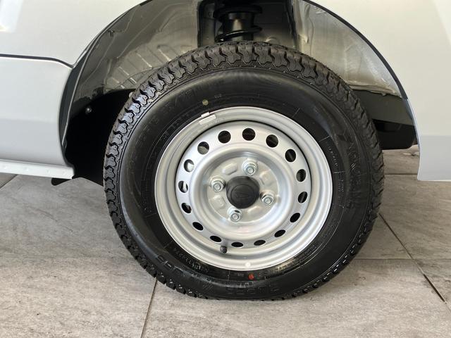 ハイゼットトラックスタンダード　５ＭＴ　パートタイム４ＷＤ　届出済未使用車衝突被害軽減ブレーキ　コーナーセンサー　パートタイム４ＷＤ　ＡＭ／ＦＭラジオ　マニュアルエアコン　マニュアルレベリング　オートライト（滋賀県）の中古車