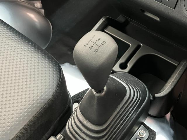 ハイゼットトラックスタンダード　５ＭＴ　パートタイム４ＷＤ　届出済未使用車衝突被害軽減ブレーキ　コーナーセンサー　パートタイム４ＷＤ　ＡＭ／ＦＭラジオ　マニュアルエアコン　マニュアルレベリング　オートライト（滋賀県）の中古車