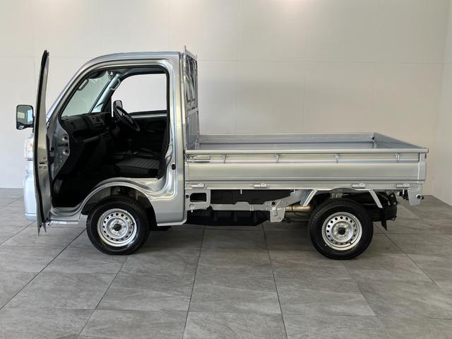 ハイゼットトラックスタンダード　５ＭＴ　パートタイム４ＷＤ　届出済未使用車衝突被害軽減ブレーキ　コーナーセンサー　パートタイム４ＷＤ　ＡＭ／ＦＭラジオ　マニュアルエアコン　マニュアルレベリング　オートライト（滋賀県）の中古車