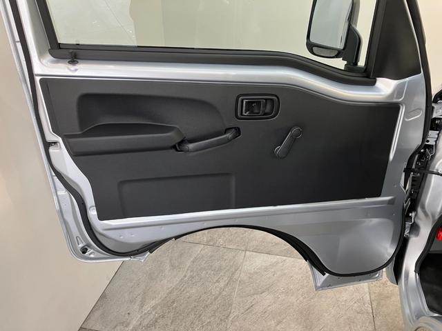 ハイゼットトラックスタンダード　５ＭＴ　パートタイム４ＷＤ　届出済未使用車衝突被害軽減ブレーキ　コーナーセンサー　パートタイム４ＷＤ　ＡＭ／ＦＭラジオ　マニュアルエアコン　マニュアルレベリング　オートライト（滋賀県）の中古車