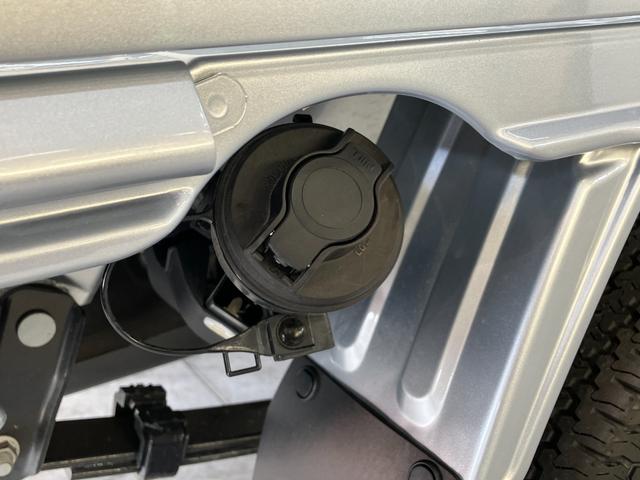 ハイゼットトラックスタンダード　５ＭＴ　パートタイム４ＷＤ　届出済未使用車衝突被害軽減ブレーキ　コーナーセンサー　パートタイム４ＷＤ　ＡＭ／ＦＭラジオ　マニュアルエアコン　マニュアルレベリング　オートライト（滋賀県）の中古車