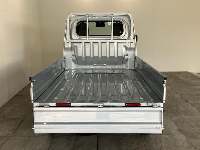 ハイゼットトラックスタンダード　５ＭＴ　パートタイム４ＷＤ　届出済未使用車衝突被害軽減ブレーキ　コーナーセンサー　パートタイム４ＷＤ　ＡＭ／ＦＭラジオ　マニュアルエアコン　マニュアルレベリング　オートライト（滋賀県）の中古車