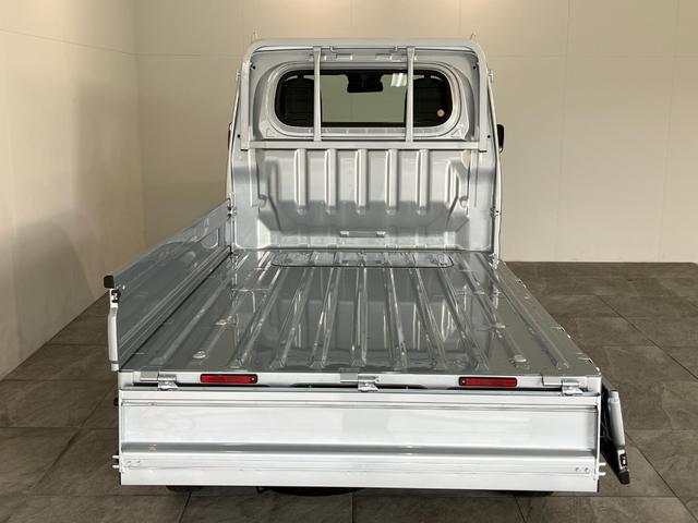 ハイゼットトラックスタンダード　５ＭＴ　パートタイム４ＷＤ　届出済未使用車衝突被害軽減ブレーキ　コーナーセンサー　パートタイム４ＷＤ　ＡＭ／ＦＭラジオ　マニュアルエアコン　マニュアルレベリング　オートライト（滋賀県）の中古車