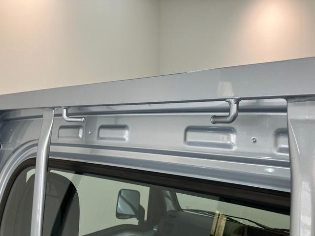 ハイゼットトラックスタンダード　５ＭＴ　パートタイム４ＷＤ　届出済未使用車衝突被害軽減ブレーキ　コーナーセンサー　パートタイム４ＷＤ　ＡＭ／ＦＭラジオ　マニュアルエアコン　マニュアルレベリング　オートライト（滋賀県）の中古車