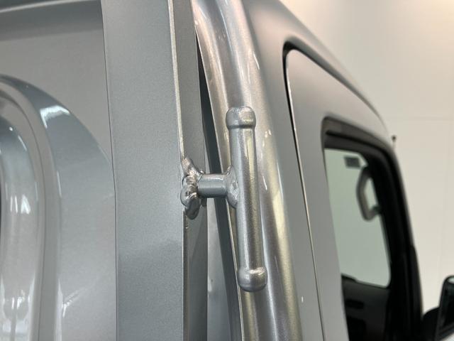 ハイゼットトラックスタンダード　５ＭＴ　パートタイム４ＷＤ　届出済未使用車衝突被害軽減ブレーキ　コーナーセンサー　パートタイム４ＷＤ　ＡＭ／ＦＭラジオ　マニュアルエアコン　マニュアルレベリング　オートライト（滋賀県）の中古車