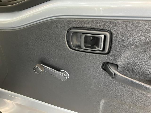 ハイゼットトラックスタンダード　５ＭＴ　パートタイム４ＷＤ　届出済未使用車衝突被害軽減ブレーキ　コーナーセンサー　パートタイム４ＷＤ　ＡＭ／ＦＭラジオ　マニュアルエアコン　マニュアルレベリング　オートライト（滋賀県）の中古車