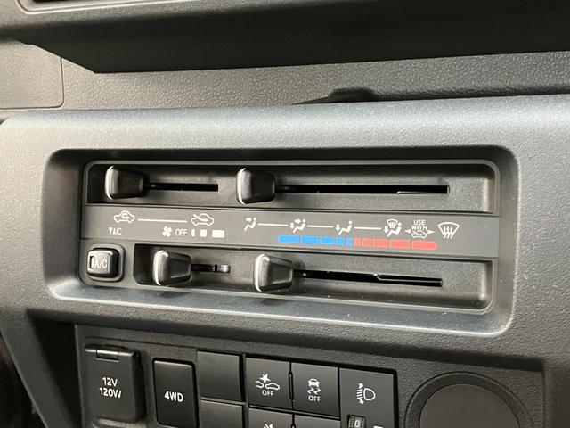 ハイゼットトラックスタンダード　５ＭＴ　パートタイム４ＷＤ　届出済未使用車衝突被害軽減ブレーキ　コーナーセンサー　パートタイム４ＷＤ　ＡＭ／ＦＭラジオ　マニュアルエアコン　マニュアルレベリング　オートライト（滋賀県）の中古車