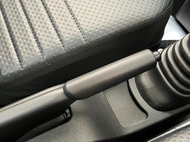 ハイゼットトラックスタンダード　５ＭＴ　パートタイム４ＷＤ　届出済未使用車衝突被害軽減ブレーキ　コーナーセンサー　パートタイム４ＷＤ　ＡＭ／ＦＭラジオ　マニュアルエアコン　マニュアルレベリング　オートライト（滋賀県）の中古車