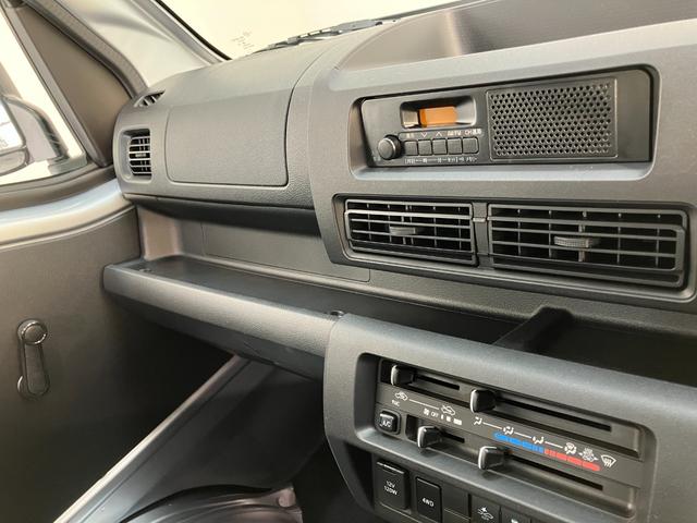 ハイゼットトラックスタンダード　５ＭＴ　パートタイム４ＷＤ　届出済未使用車衝突被害軽減ブレーキ　コーナーセンサー　パートタイム４ＷＤ　ＡＭ／ＦＭラジオ　マニュアルエアコン　マニュアルレベリング　オートライト（滋賀県）の中古車