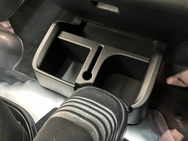 ハイゼットトラックスタンダード　５ＭＴ　パートタイム４ＷＤ　届出済未使用車衝突被害軽減ブレーキ　コーナーセンサー　パートタイム４ＷＤ　ＡＭ／ＦＭラジオ　マニュアルエアコン　マニュアルレベリング　オートライト（滋賀県）の中古車