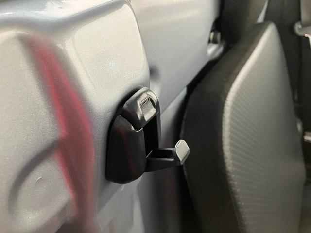 ハイゼットトラックスタンダード　５ＭＴ　パートタイム４ＷＤ　届出済未使用車衝突被害軽減ブレーキ　コーナーセンサー　パートタイム４ＷＤ　ＡＭ／ＦＭラジオ　マニュアルエアコン　マニュアルレベリング　オートライト（滋賀県）の中古車