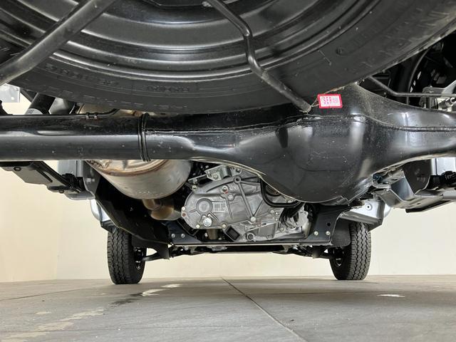 ハイゼットトラックスタンダード　５ＭＴ　パートタイム４ＷＤ　届出済未使用車衝突被害軽減ブレーキ　コーナーセンサー　パートタイム４ＷＤ　ＡＭ／ＦＭラジオ　マニュアルエアコン　マニュアルレベリング　オートライト（滋賀県）の中古車