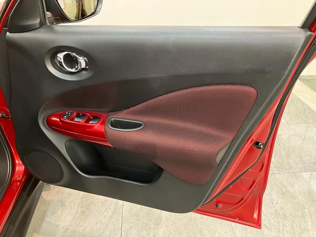 ジューク１５ＲＸ　タイプＶ　フルセグナビ　バックカメラ　車検整備付フルセグナビ　バックカメラ　ＥＴＣ　ＵＳＢ　オートライト　オートエアコン　電動格納式ミラー　スマートキー　エコアイドル（滋賀県）の中古車